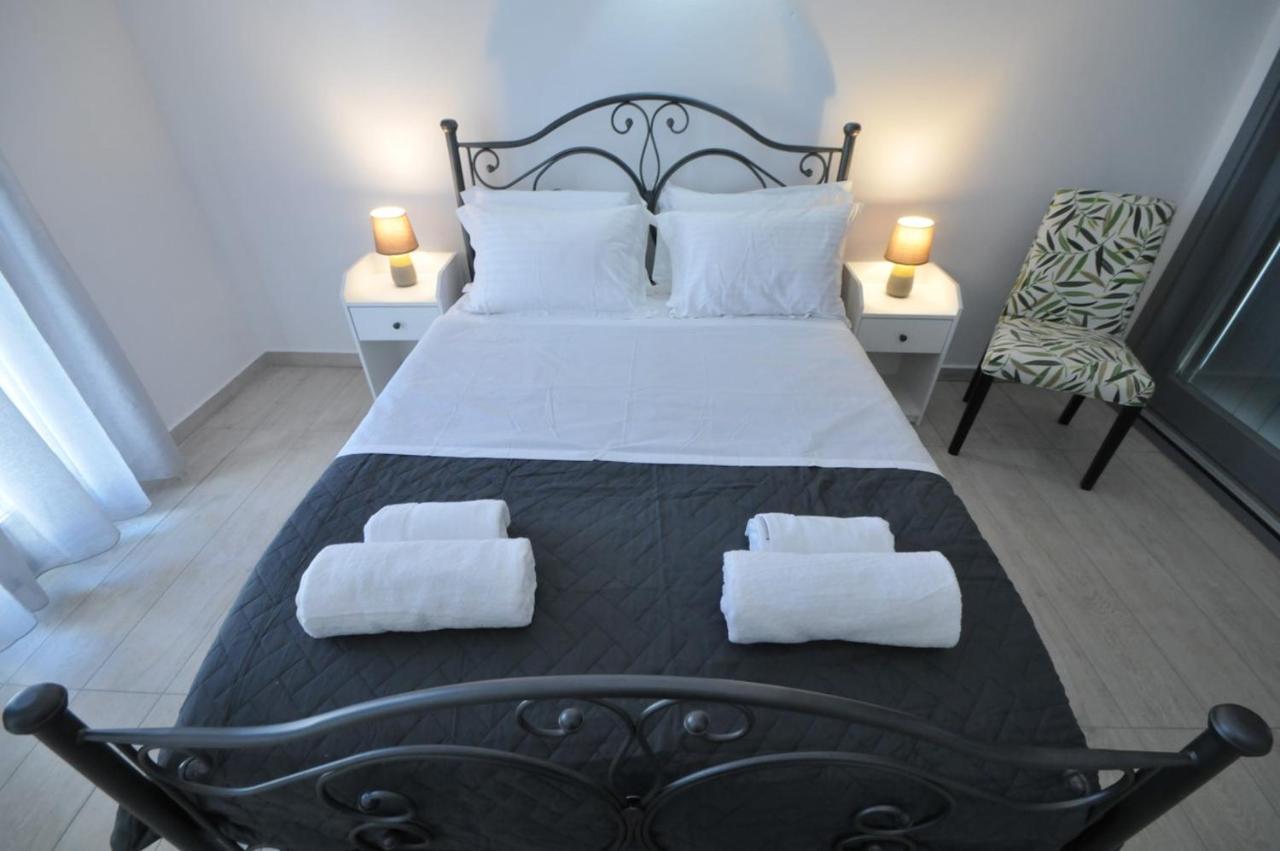 Blue Diamonds Paros Pounda