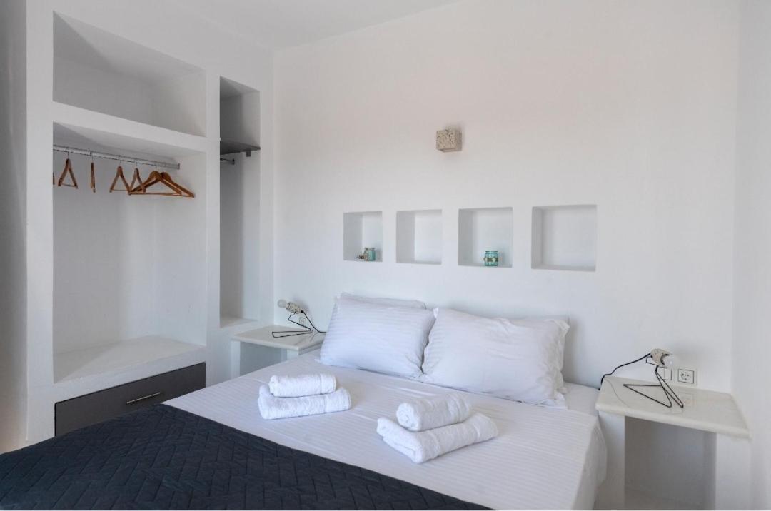 Blue Diamonds Paros Willa